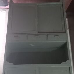 Vendo aparador antiguo de campo con fiambrera