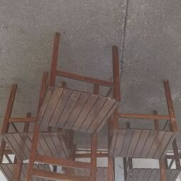 Vendo seis sillas.de.madera
