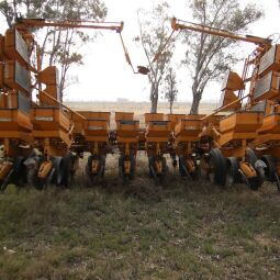 Sembradora Agrometal directa TX 14 a 52 grano grueso