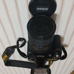 Camara Nikon D90 c/ lente AF-S DX Nikkor 18-300 6G