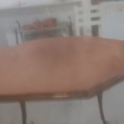 Vendo mesa octagonal base hierro 