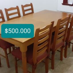 Mesa de Madera Extensible con 6 Sillas.