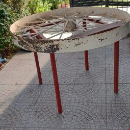 RUEDA DE HIERRO APTA PARA MESA JARDÍN